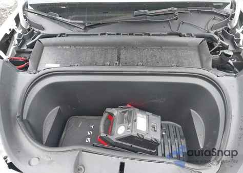 2023 Tesla Model Y Awd/Long Range Dual Motor All-Wheel Drive z USA, uszkodzony, nr VIN 7SAYGDEE2PA121795